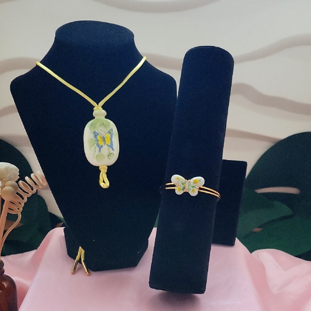 ✨️Vintage Avon Butterfly Pendant Necklace and Bracelet Set